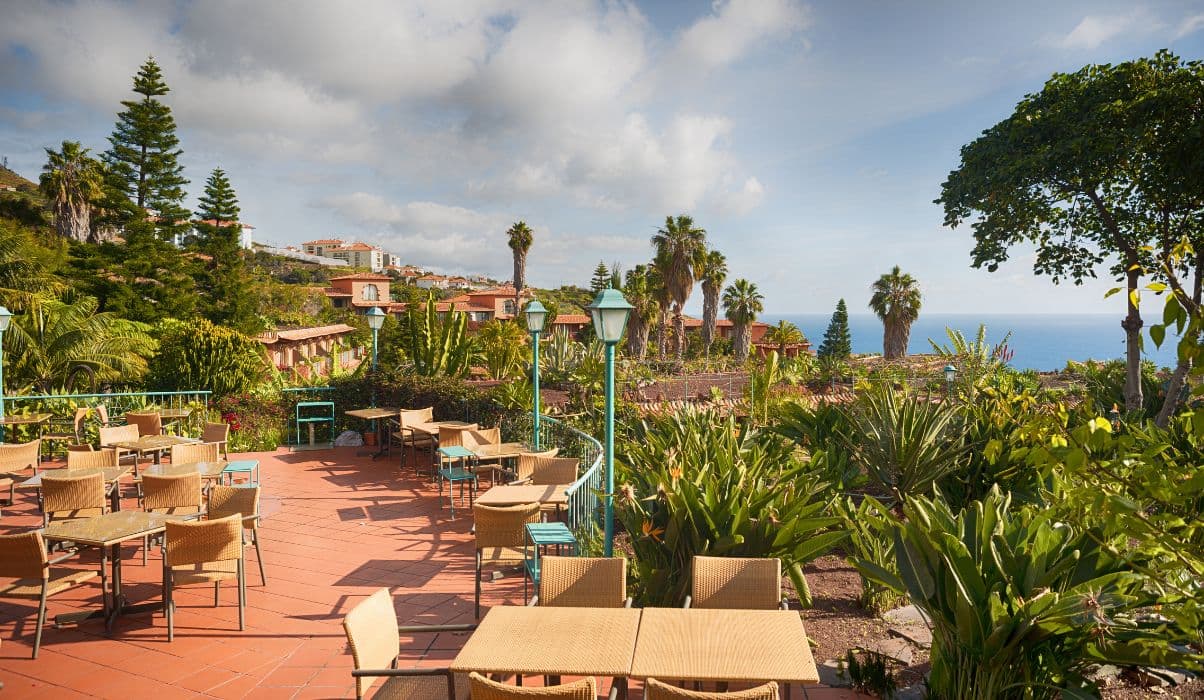 Cliffside Restaurants and Cosy Cafés