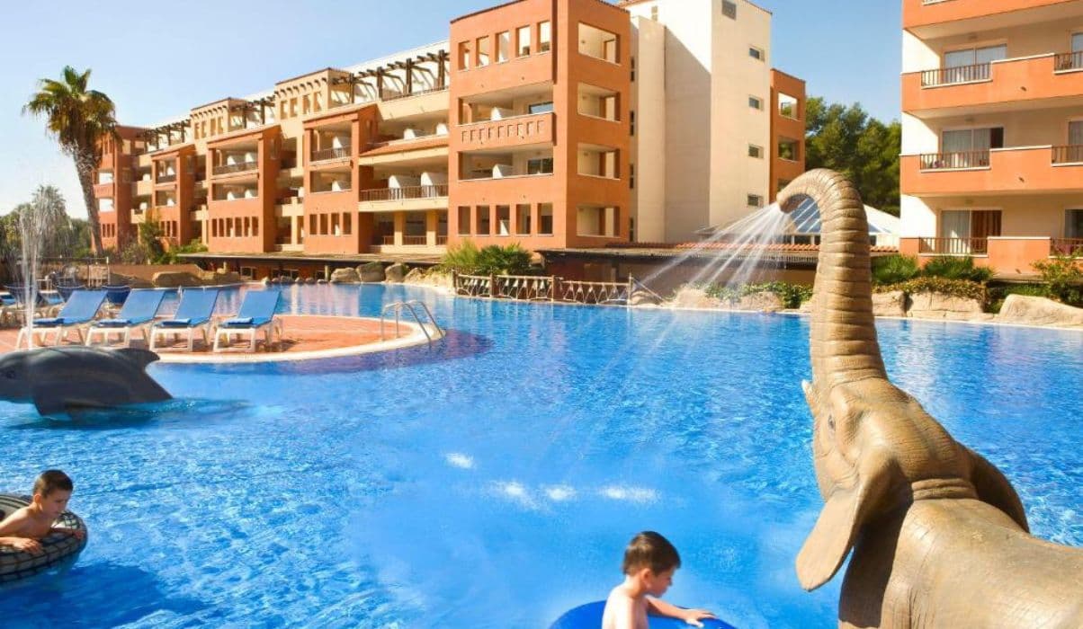4* H10 Mediterranean Village
